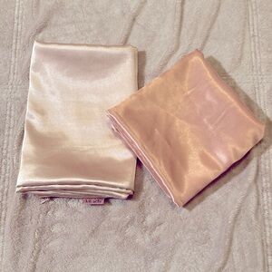 2 pillow cases. 1 kitsch 1 Amazon